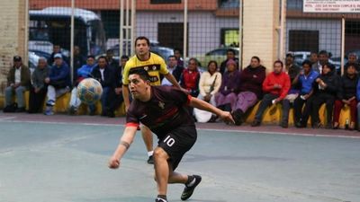 Descubriendo el ‘Ecuavoley’ en parques y canchas de Madrid