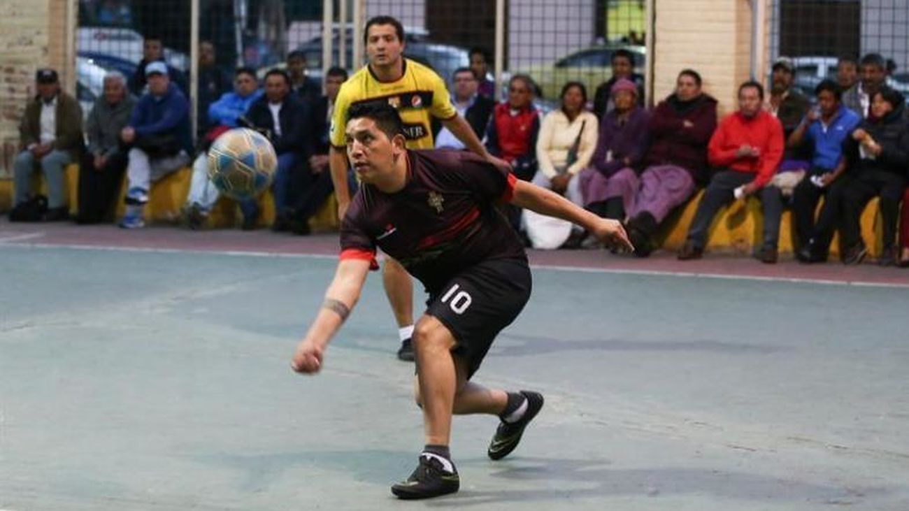 Descubriendo el ‘Ecuavoley’ en parques y canchas de Madrid