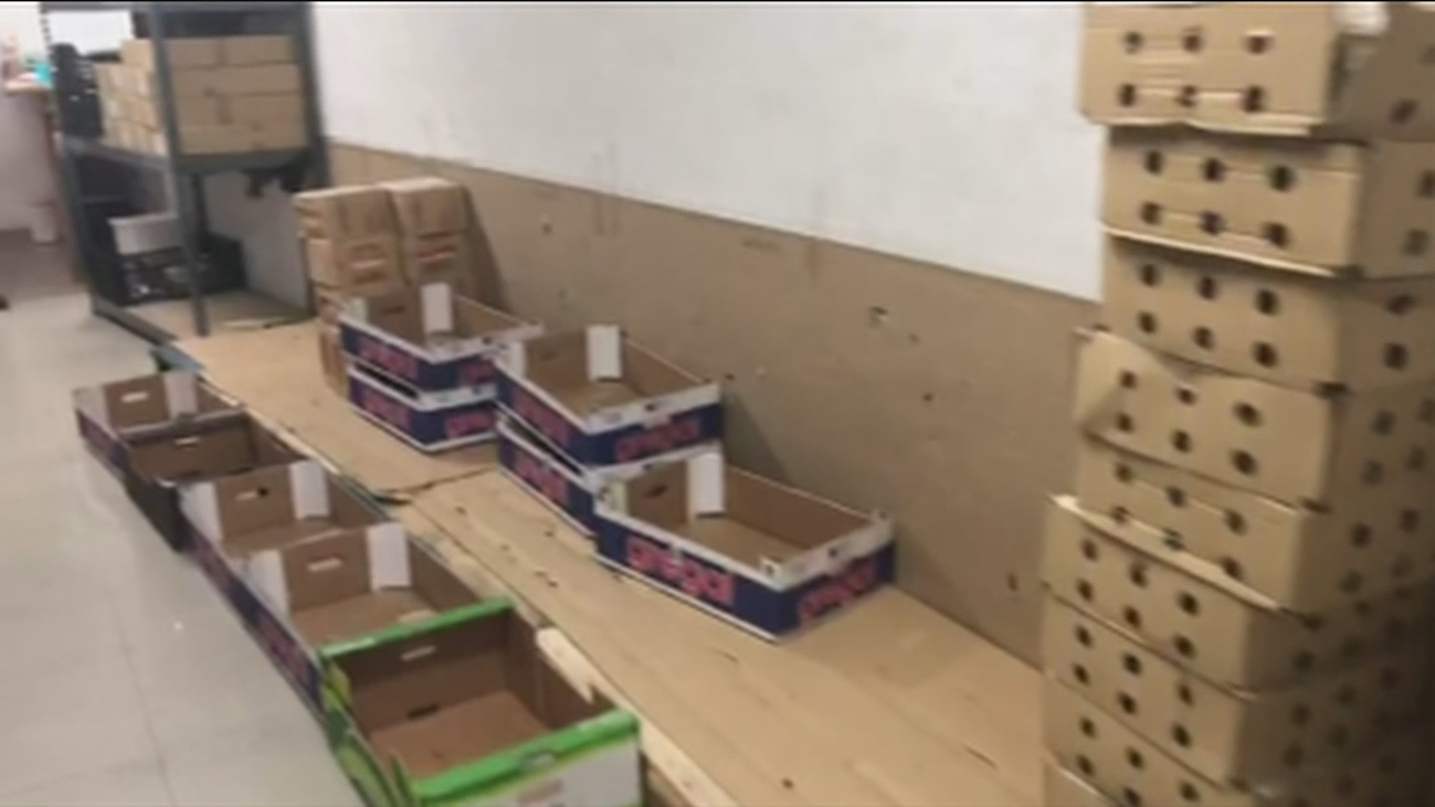 Las despensas de los bancos de alimentos se agotan mientras crecen  las colas del hambre