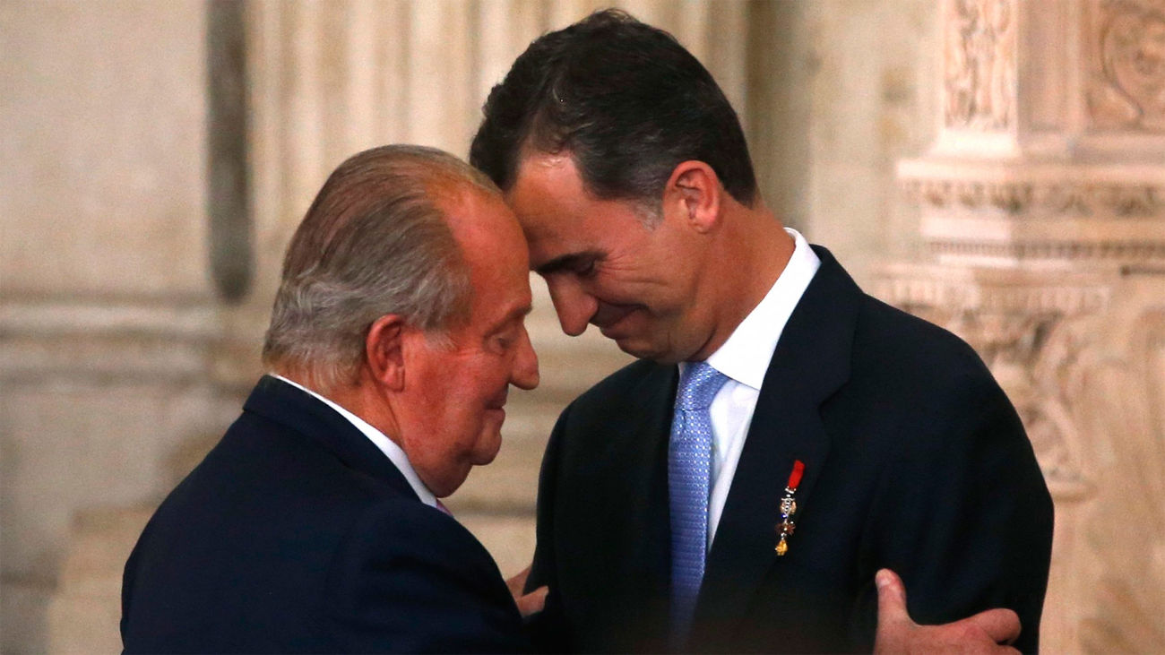 2014. El rey Juan Carlos da el relevo a Felipe VI