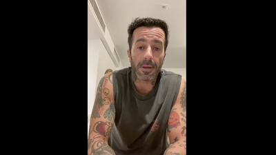 Investigan el evento en el que un músico escupió alcohol al público en Málaga