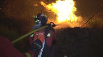 Los bomberos consiguen estabilizar el incendio de Robledo de Chavela