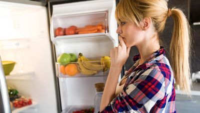 Tomates, sandía, plátanos...¿Qué alimentos no debemos meter jamás en la nevera?