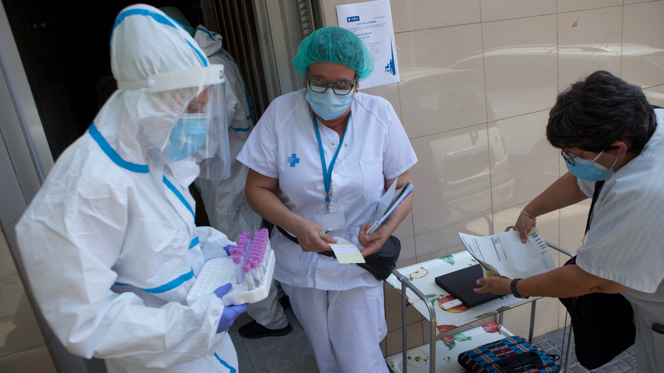 Cataluña empieza a hacer las PCR puerta a puerta en Ripollet (Barcelona)