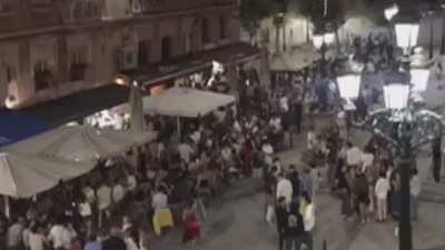 Conciertos sin mascarilla o acampadas para contagiarse: las actitudes irresponsables de los jóvenes frente al coronavirus