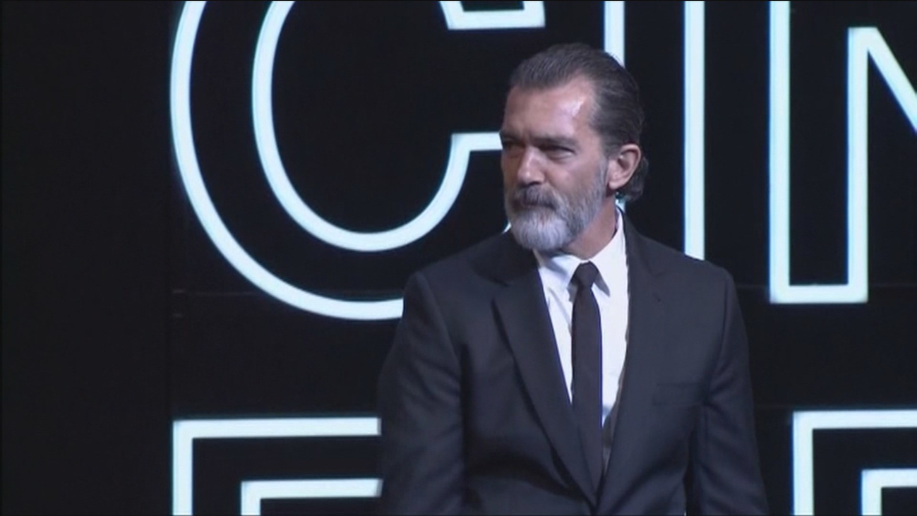 Antonio Banderas anuncia que tiene el coronavirus el día que cumple 60 años