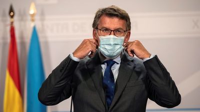 Galicia estudia prohibir fumar por la calle si no hay distancia de seguridad