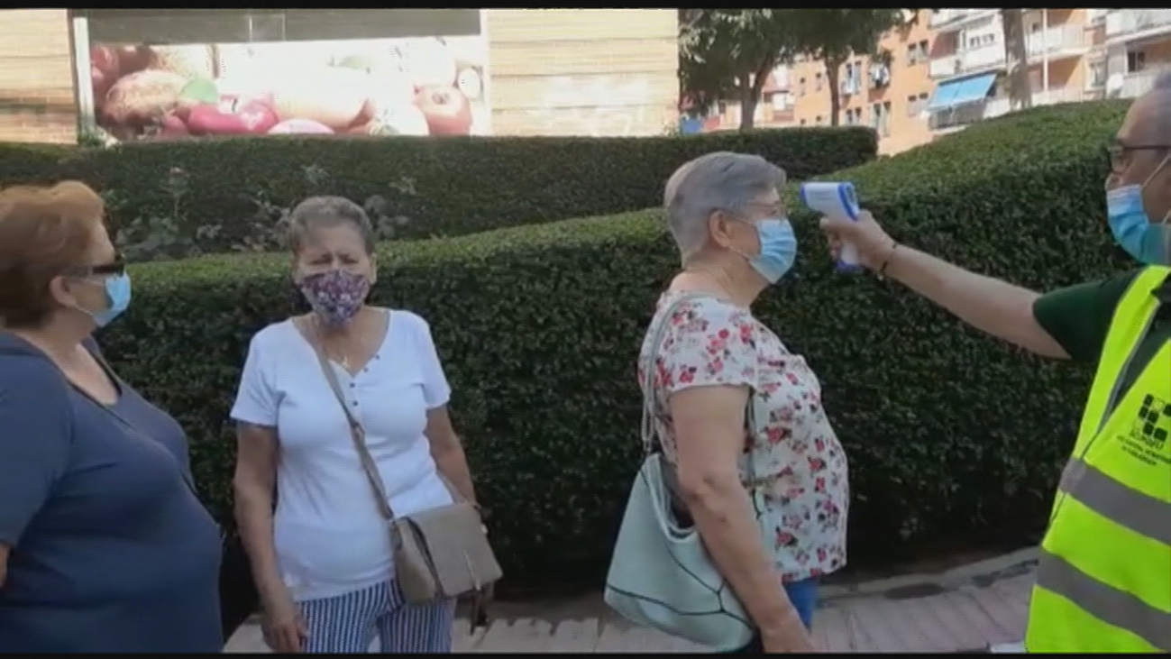 Dos personas con fiebre reconocen tener coronavirus en un mercadillo en Fuenlabrada