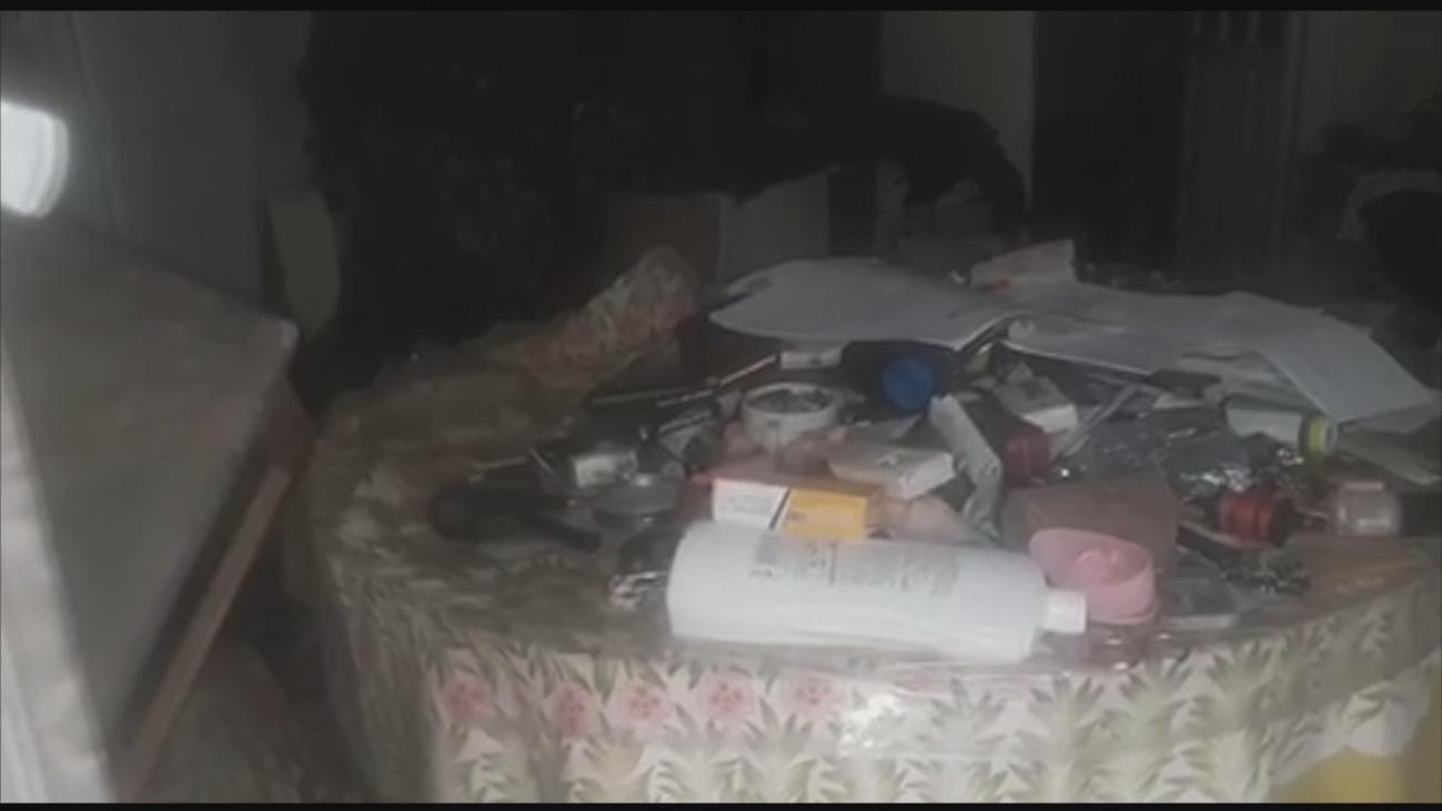 Denuncian el putrefacto olor que se desprende de un edificio en Cuatro Caminos