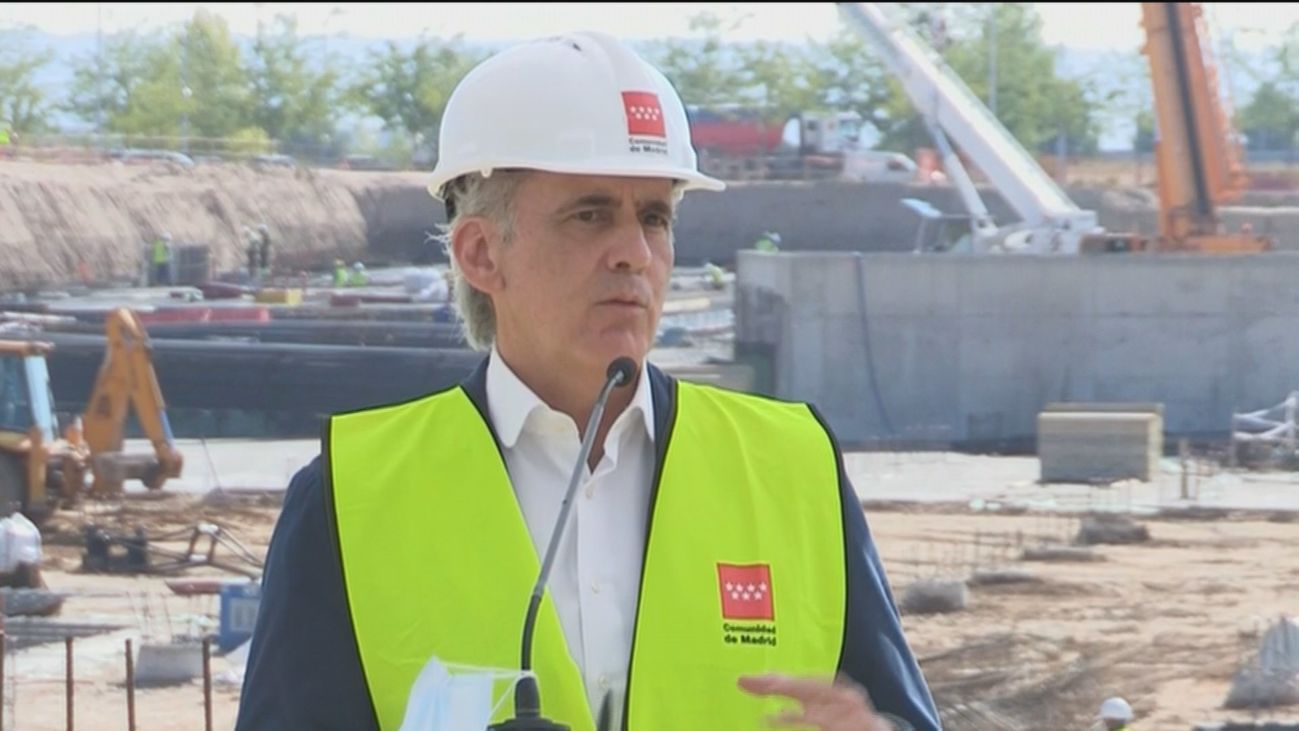 Madrid, si la legislación lo permite, prohibirá fumar como en Galicia