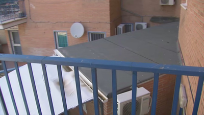 Una vecina de Fuenlabrada denuncia una  construcción ilegal a un metro de su vivienda