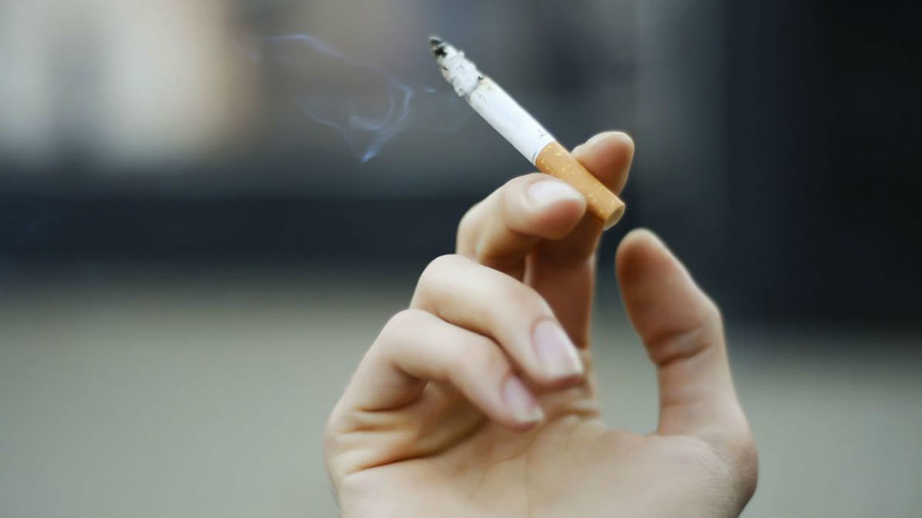 "Cuando se exhala el humo del tabaco aumenta el riesgo de transmisión”