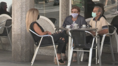 Canarias prohíbe fumar en espacios públicos y otras  cinco comunidades lo estudian