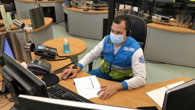 Fallece un motorista al golpearse la cabeza con un bordillo en Arroyomolinos