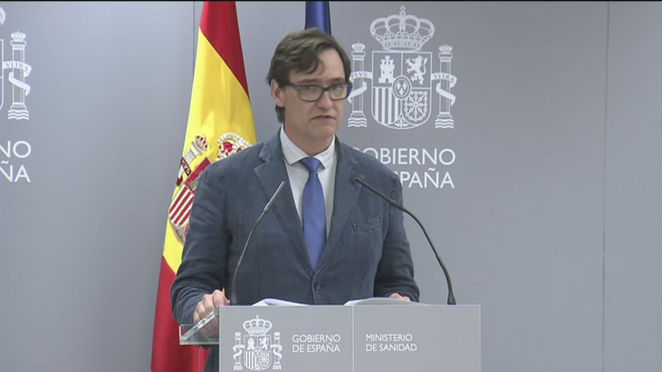 Sanidad  prohíbe fumar en la calle y decreta el cierre del ocio nocturno en toda España