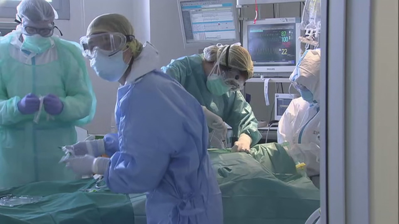 España alcanza los 3.000 casos diarios de Covid-19