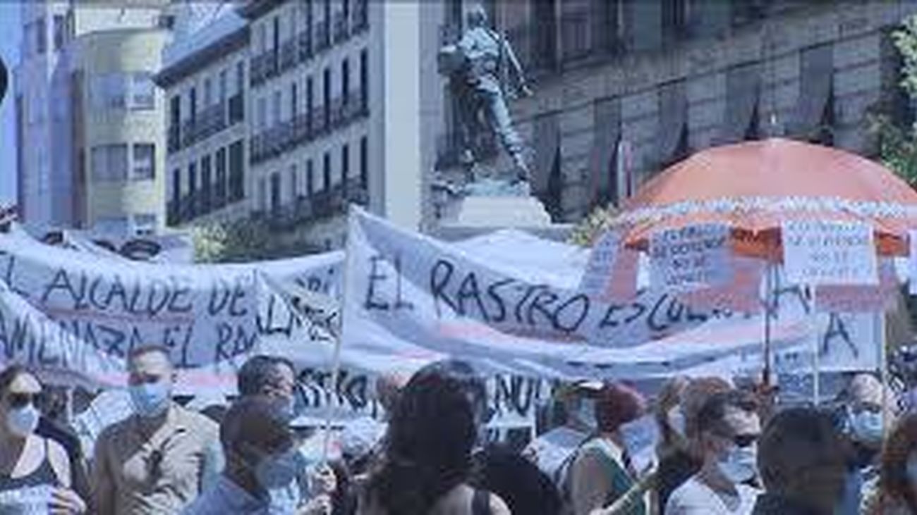 Los comerciantes del Rastro vuelven a pedir la reapertura del mercadillo  con "la mano tendida" de Almeida