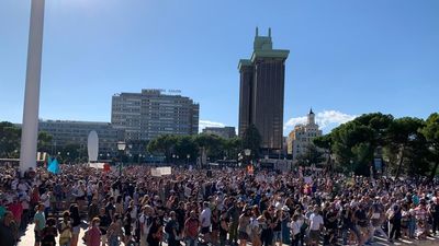 Multitudinaria concentración en  Colón contra el uso obligatorio de la mascarilla