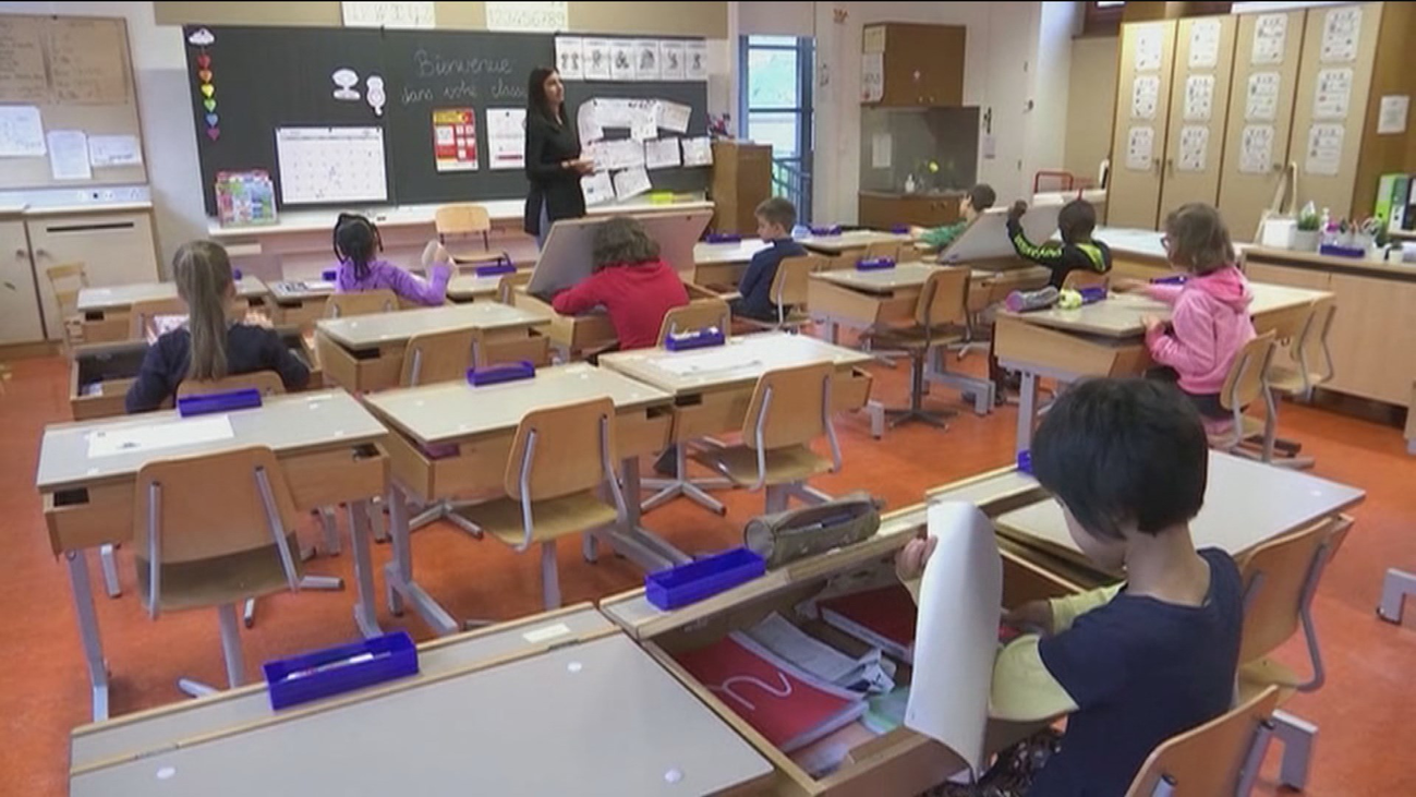 Cataluña implanta la figura del enfermero Covid en los colegios para frenar el virus