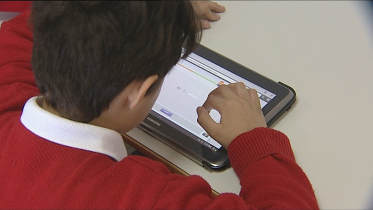 Una vuelta al cole semipresencial sería un 53% más caro