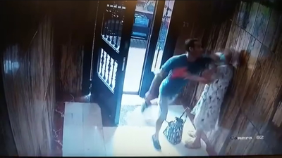 Brutal agresión a una anciana en Valencia para robarle en su portal