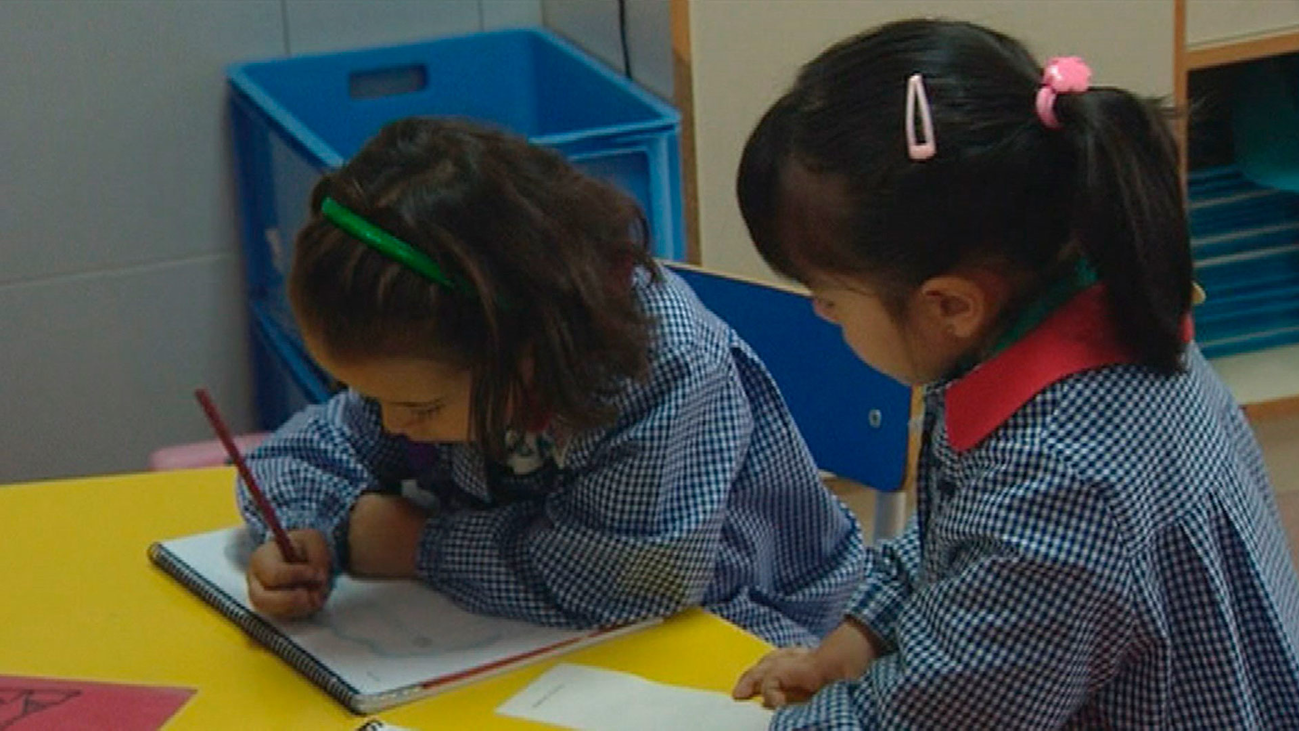 Madrid estudia si la vuelta al cole debe ser presencial o a medio gas