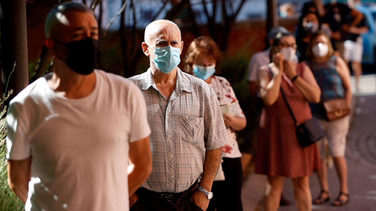 La Comunidad de Madrid estudia fórmulas  para restringir la movilidad ante  el aumento de casos