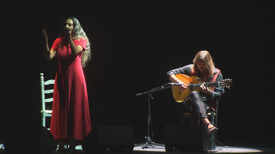 Concierto sorpresa de María José Llergo en Conde Duque: "Es precioso transmitir mis emociones"