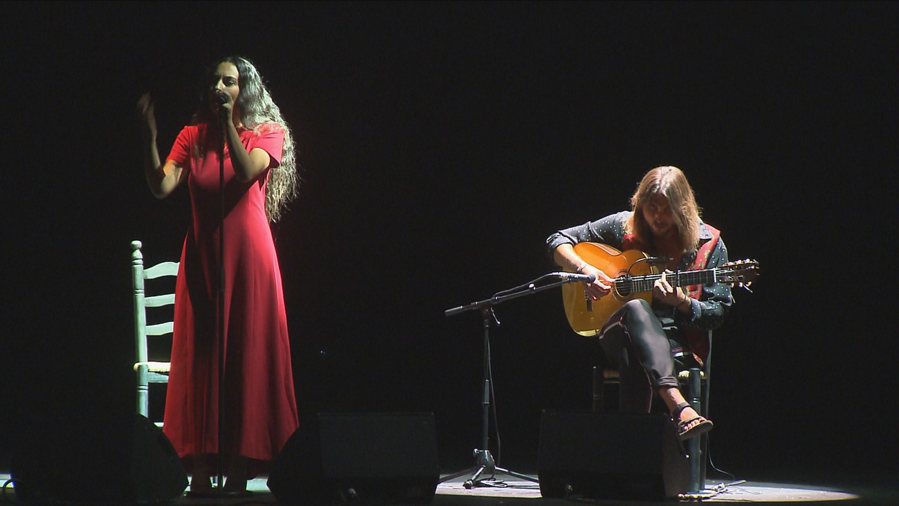 Concierto sorpresa de María José Llergo en Conde Duque: "Es precioso transmitir mis emociones"