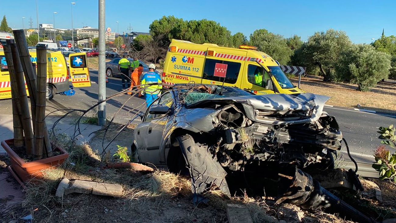 Así ha quedado el coche que se ha estrellado contra un restaurante en Villaviciosa de Odón
