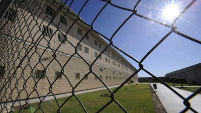 La cárcel de Soto del Real suspende las visitas y salidas tras sumar ya 32 positivos por Covid