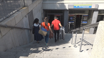 Sin ascensores ni escaleras mecánicas en la estación de Carabanchel