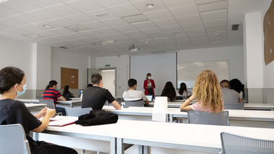 PSOE y PP discrepan sobre el plan de la Comunidad para la vuelta al cole