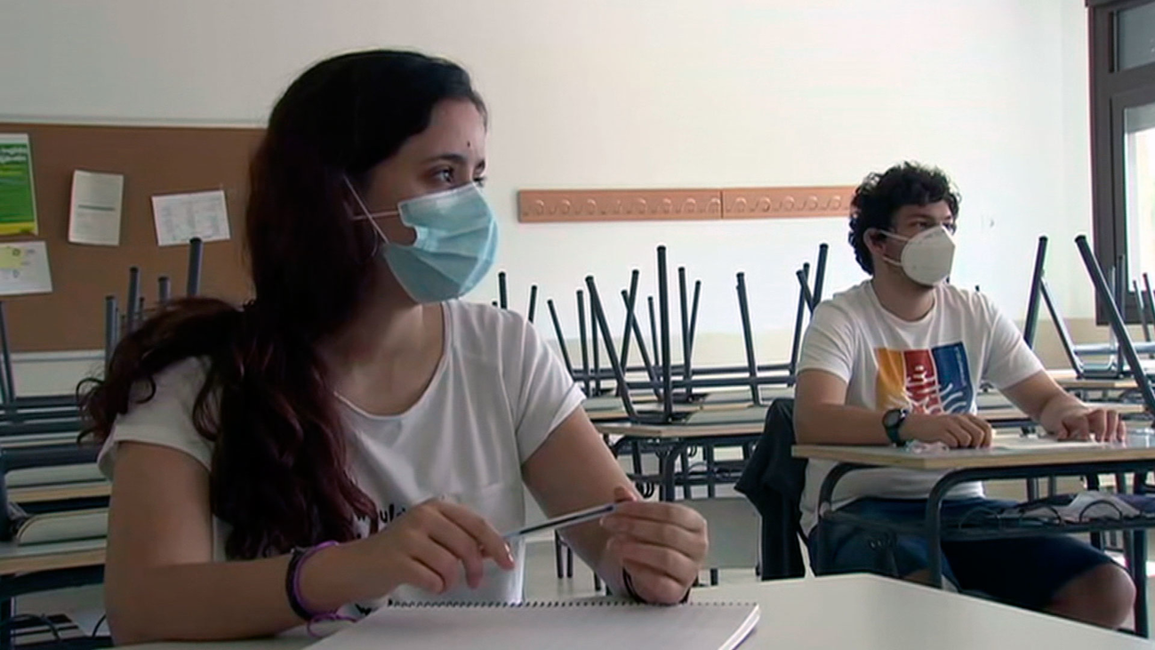 Padres, profesores y sindicatos creen que el plan de la vuelta al cole llega tarde y reclaman más medios