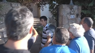 Tensa cacerolada contra okupas en Eurovillas