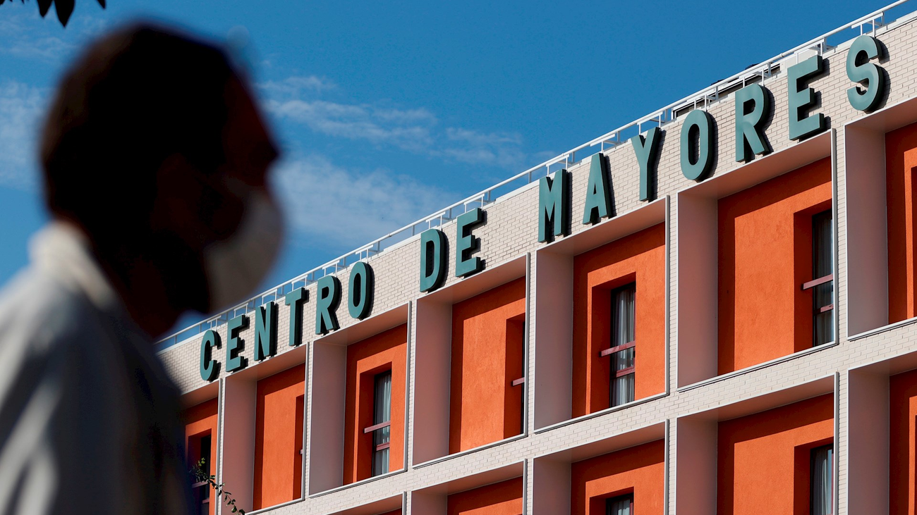 La Marea de Residencias se querella contra tres consejeros de Madrid por no proteger a los empleados