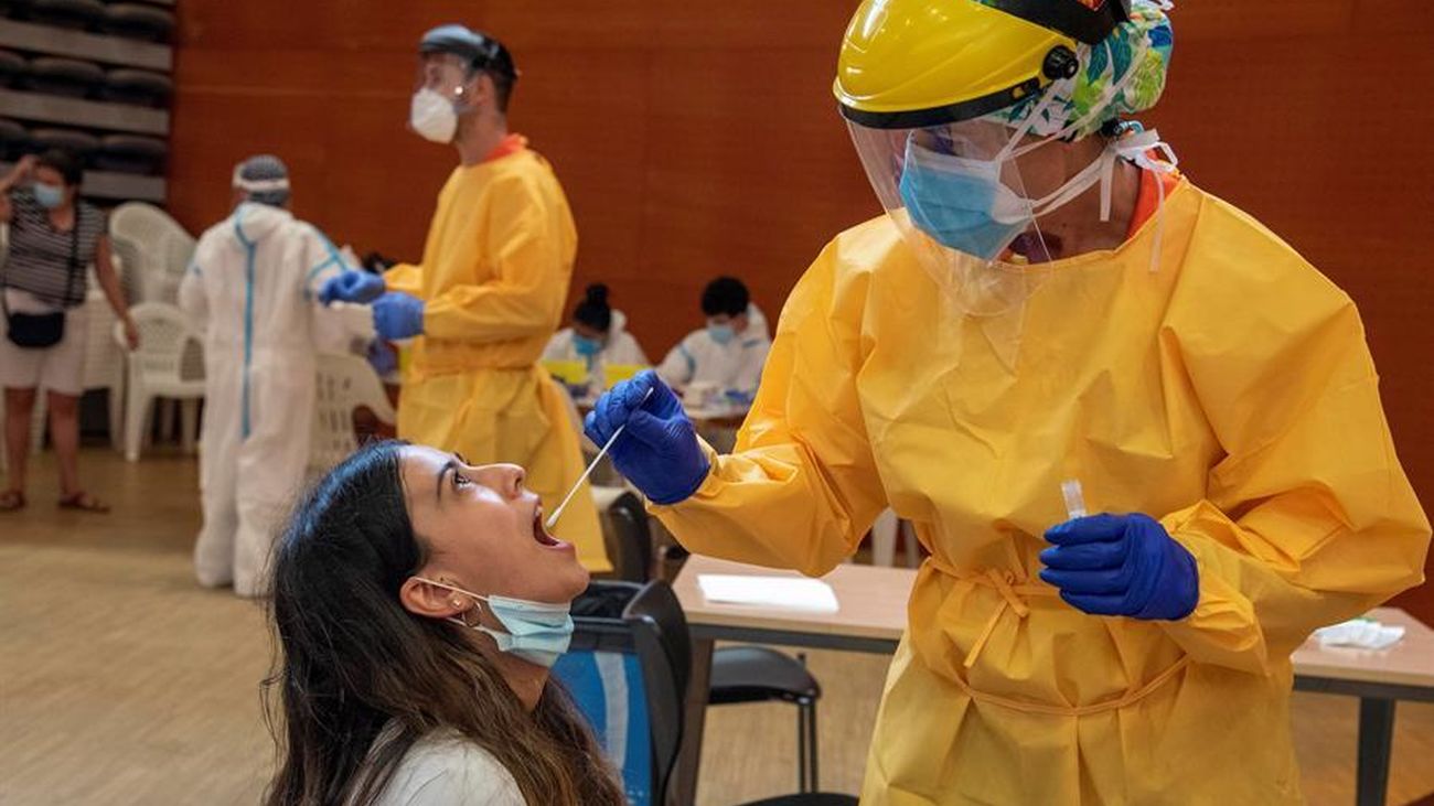 Madrid investiga a un médico negacionista por certificados falsos para no usar mascarilla