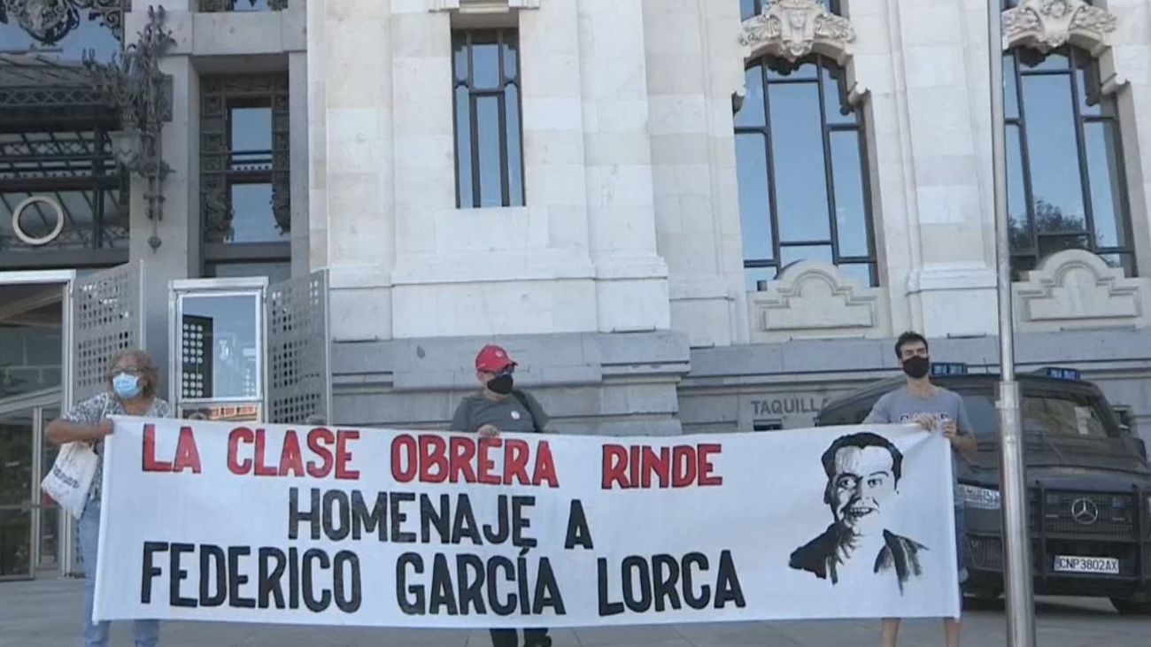 El sindicato Solidaria Obrera protesta ante el Ayuntamiento por no permitir el homenaje a Lorca