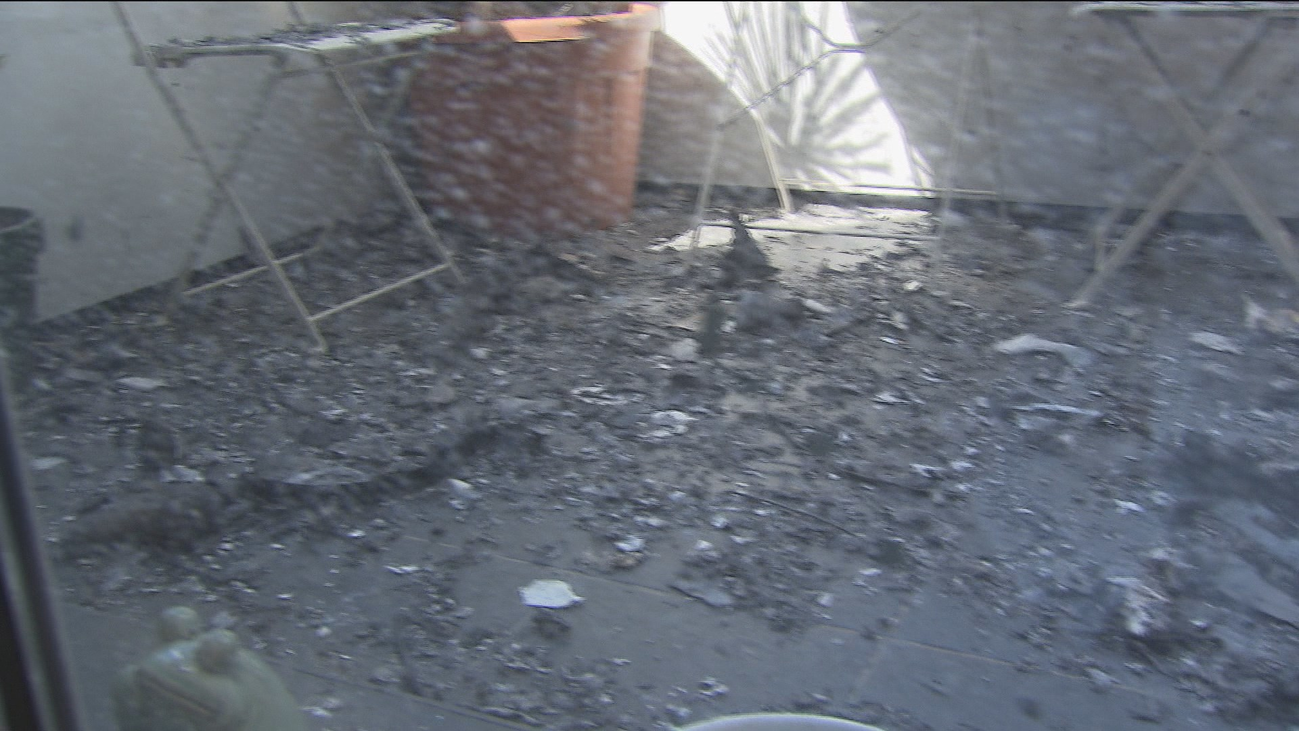 Telemadrid entra en el bloque de viviendas afectado por el incendio de Hortaleza