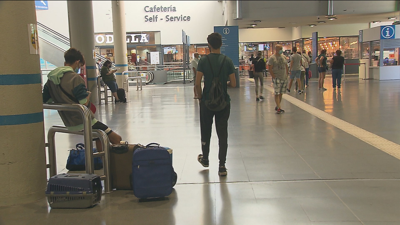 Los madrileños regresan a casa tras unas vacaciones atípicas por la pandemia