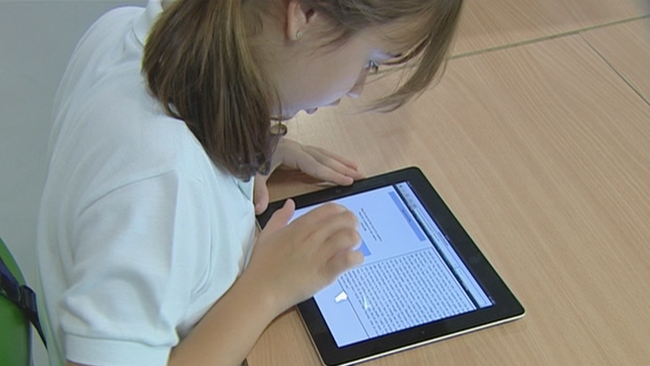 Padres del colegio Liceo Cónsul protestan porque deben comprar tablets de 600 euros