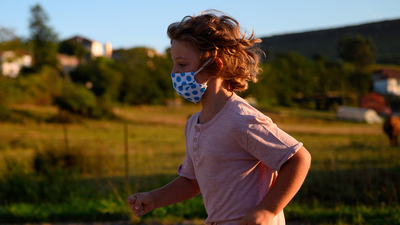 Un estudio del Hospital Vall d'Hebron concluye que los niños transmiten poco la covid-19