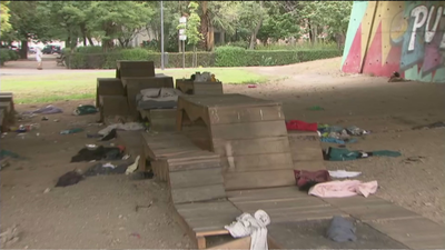 Suciedad, ratas y droga bajo el puente de San Cristobal