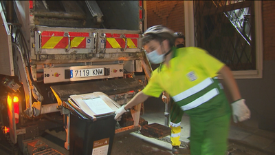 El "contenedor marrón" de residuos orgánicos ya está en todos los distritos de Madrid