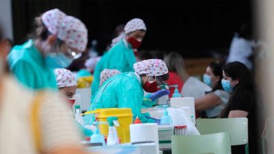 CCOO exige que el personal educativo y asistencial se incluya en el nivel de riesgo 2