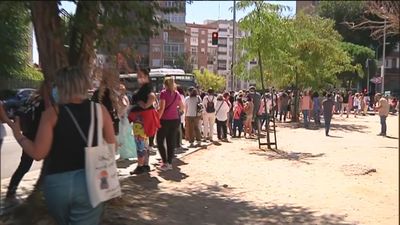 Se suspenden las pruebas serológica a los profesores citados a partir de las 14.00 debido a las aglomeraciones