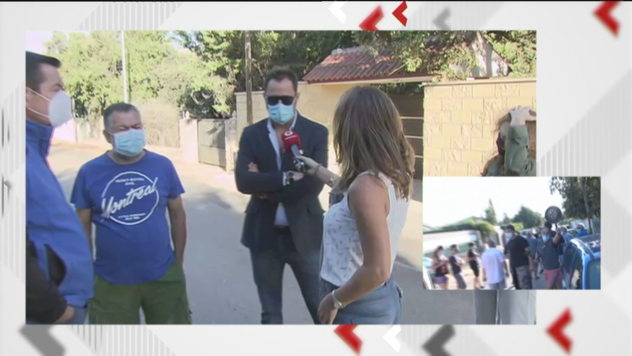 Los okupas de Eurovillas, que usan coches de alta gama, no se van y los vecinos creen que quieren dinero