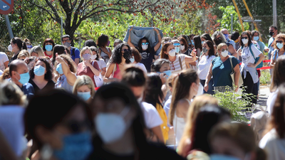 Caos y esperas de hasta cuatro horas en las primeras pruebas serológicas a profesores