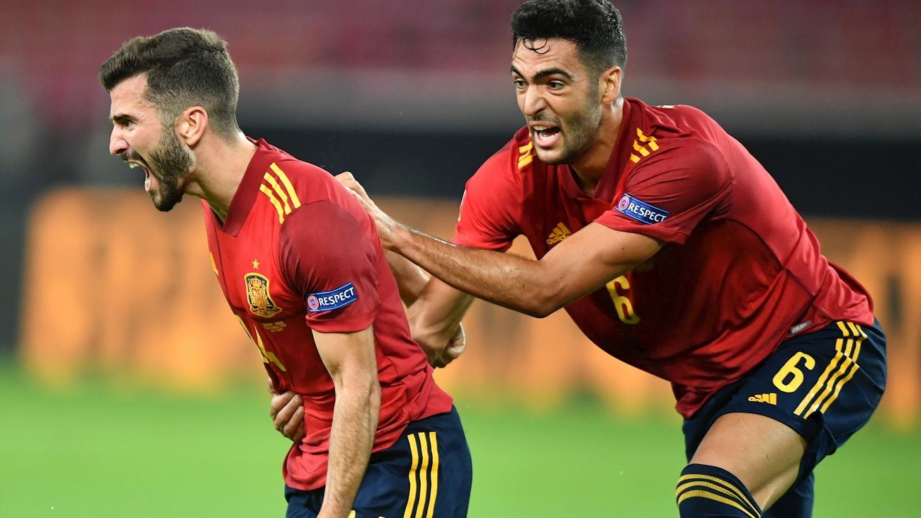 Luis Gayá celebra el gol del empate ante Alemania