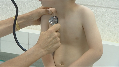 Los pediatras se declaran incompetentes para emitir certificados  de exención de escolarización